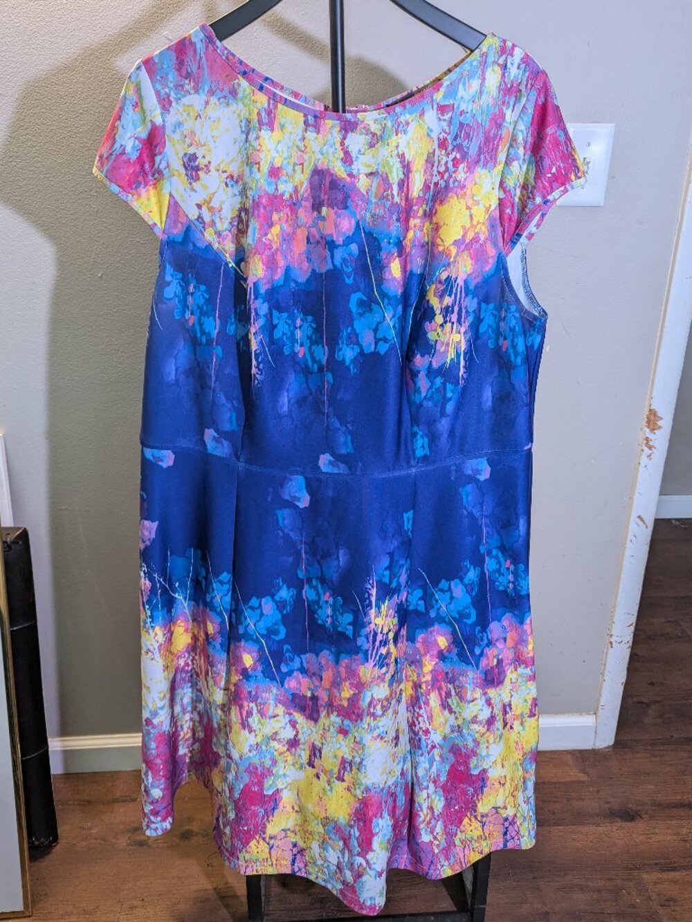 Adrianna Papell Multicolor Abstract Floral Short Sleeve Dress